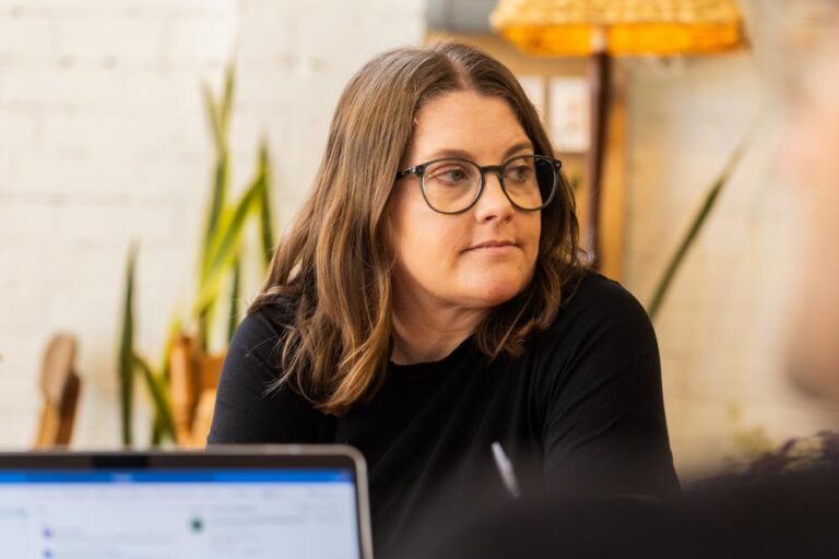 amber vivian solutions specialist bureau42